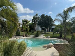 Exceptional Luxury Villa With Lagoon Pool Near Montpellier