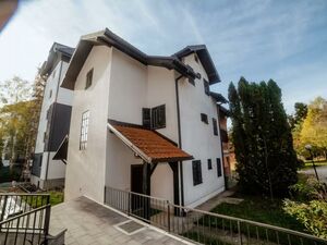 I am selling a fantastic house with 3 LUX apartments in the 