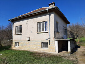 Renovated rural house with land & quiet location up for rent