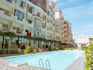 FlorenzaKhamsin in Arabia road in hurghada