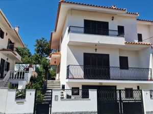 T4 House with Private Garden and Garage for 3 Cars Portugal
