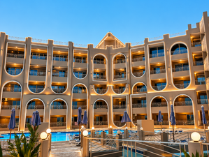 2BR Apartment 95 sqm sea view for sale, Hurghada