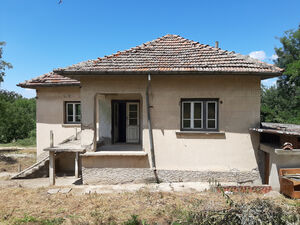 Rural property with big garden, garage and other buildings