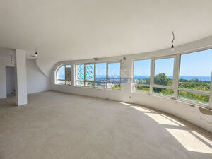 Multi-Bedroom Sea View Apartment