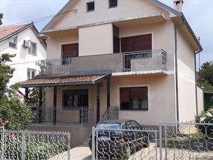 Family house for sale in Sremcica