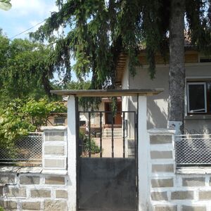 Renovated house with nice garden and BBQ area 35 km from sea