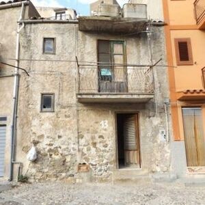 sh 529 town house, Caccamo, sicily