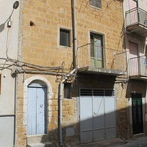 Townhouse with garage in Sicily - Casa Carubia Via Gentile