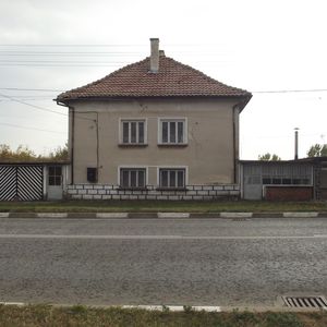 Solid house with garage,annex,barn and land in a big village