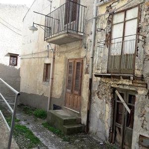 sh 608 town house, Caccamo, Sicily