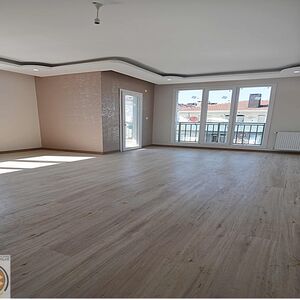 5+2 Duplex apartment for sale in Beylikduzu Istanbul