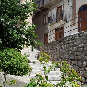 sh 634 town house, Caccamo