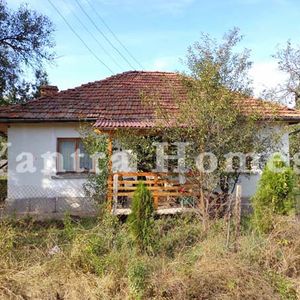Lovely house in excellent condition near the town of Elena