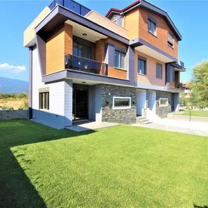 Beautifully Designed 4+2 Villa For Sale In Istanbul