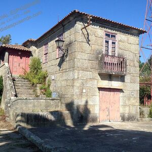 Farm with old stone house in Palmeira de Faro / Esposende (2