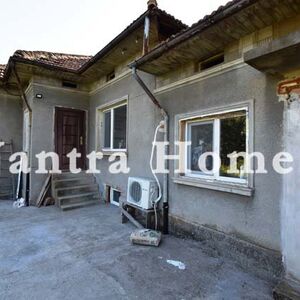 Partly renovated house with a big garden in Pavel