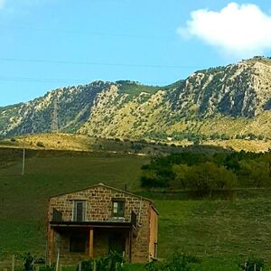 sh 695, villa, Caccamo, Sicily