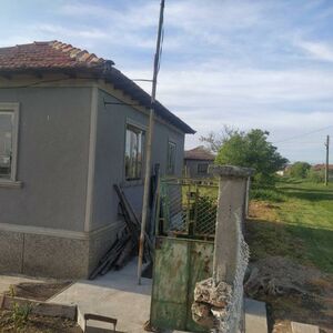 One-storey house 13 Km from the town Kavarna and the beach w