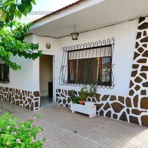 Ref: SP155 4 Bedroom villa with garage close to the sea