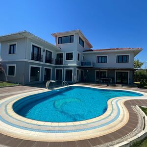 LUX 5 BEDROOM VILLA + SWIMMING POOL + GARDEN