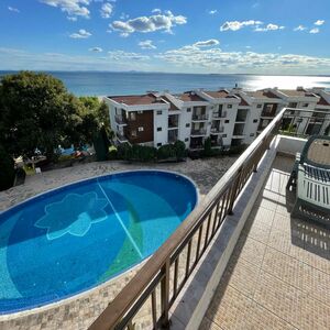 Apartment with 2 bedrooms, big terrace with pool / sea view