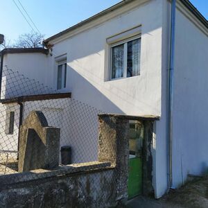  Renovated and furnished house, 30 km away from the town of 