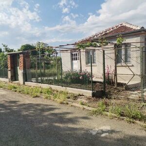 Lovely House for Sale near Burgas 2500m² (DA)