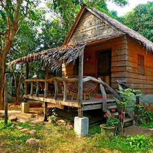 Plantation Kampot guesthouse, bar, restaurant 150m riverside