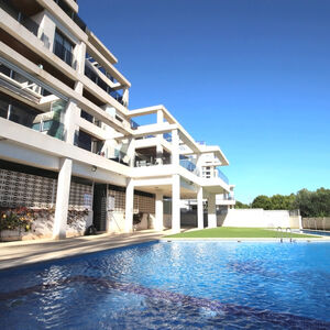 New modern apartment with 3 bedrooms, 800 m from the beach