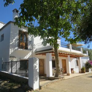 Large Cortijo with Land close to the Village of Valor