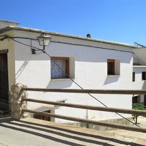 Three story property in Mecina Bombaron