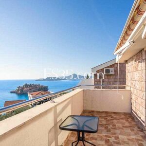 Villa with five apartments and sea views in Sveti Stefan