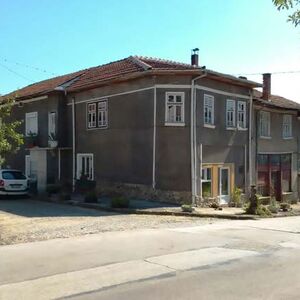 Lovely rural house in small town close to Veliko Tarnovo