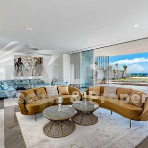 Villa with sea views in El Toro