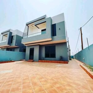 4bedroom townhouse@ westlegon/+233243321202