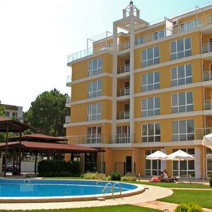 Top offer! 1-Bed apartment with big balcony in Flores Park