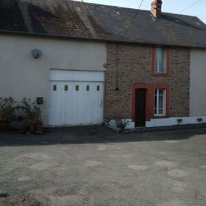 Semi Detached House with Garden and garage in cul de sac