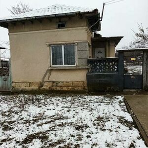  Partly renovated house with outbuilding and garden near Rus