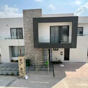 4Bedroom townhouse@ Botwe School junction/+233243321202