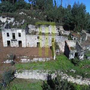 Farm with 2 ruins to be rebuilt