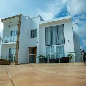 Luxurious 4 bedroom house@ East legon/+233243321202