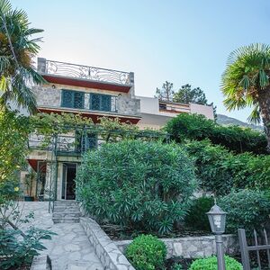 House in Stolivo, 1 row from the sea, Montenegro