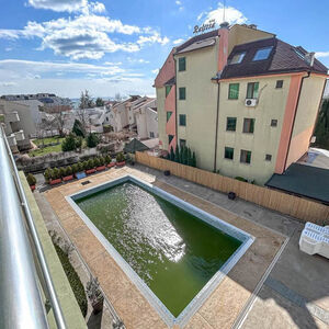 Pool and sea view 1-bedroom apartment in Green Paradise