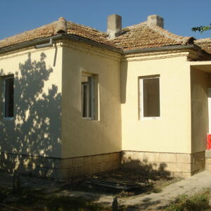 Bulgaria Property Finder) Renovated Property With Huge land 
