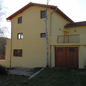 wonderful 3-floors house in the village of IUnec, Pay Monthl