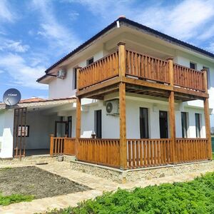  House with 2 bedrooms, 3 bathrooms, 5 km from the sea