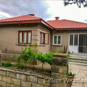 A well-maintained house in Durankulak 3 km from the beach.