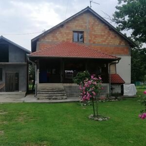 House for sale Mladenovac - Medjuluzje