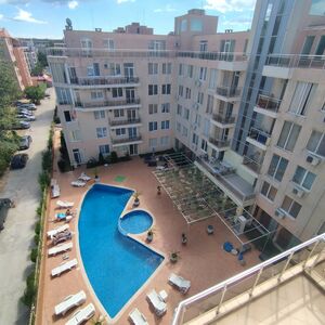  2-bedroom apartment with a pool view in Balkan Breeze 1