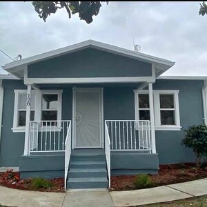 Beautiful 2 bed 1 bath house for rent in Los Angeles